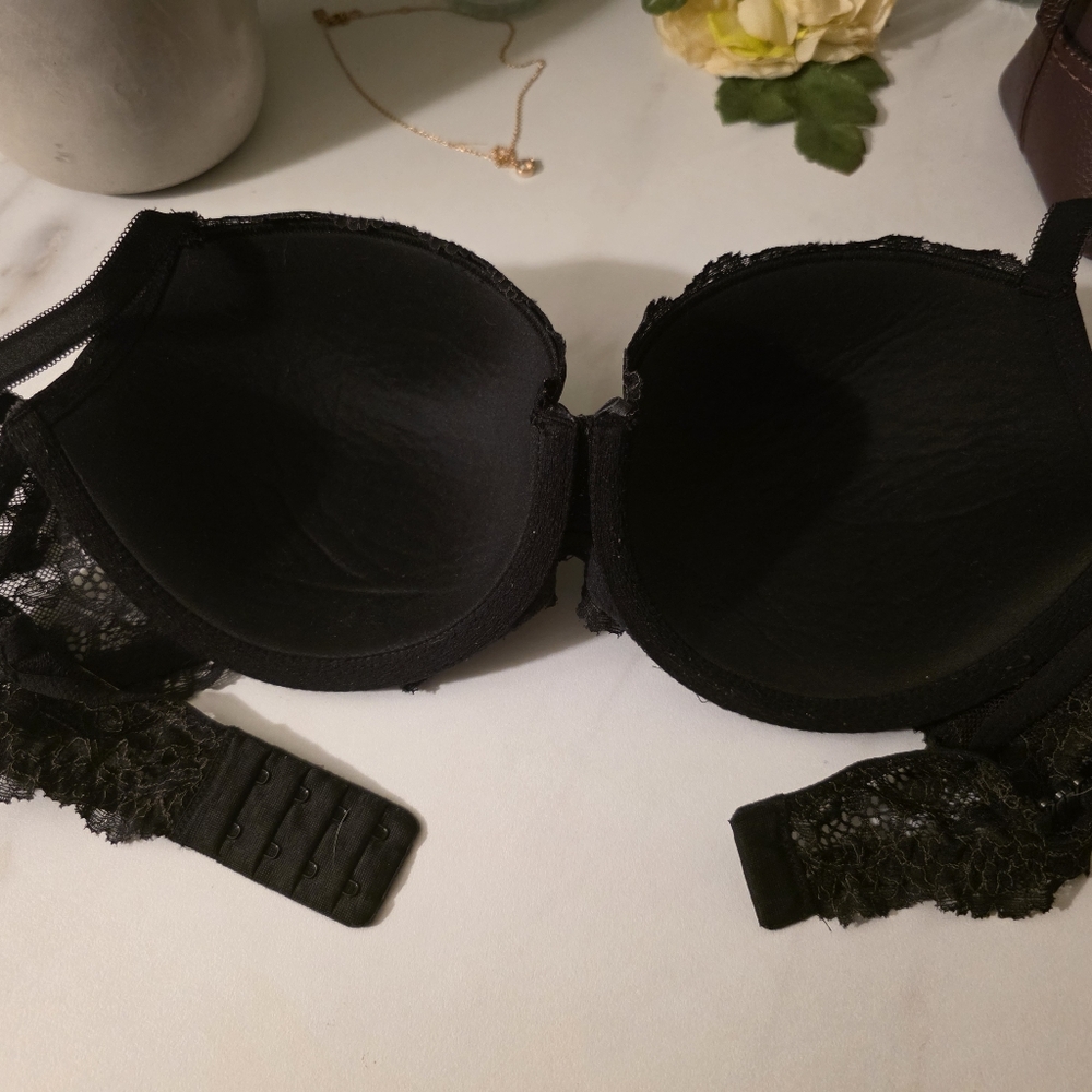 Victoria Secret Bra - Picture 3 of 5